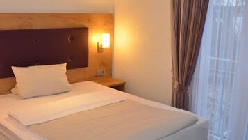 Schreibtisch, kostenloses WLAN, Bettwäsche