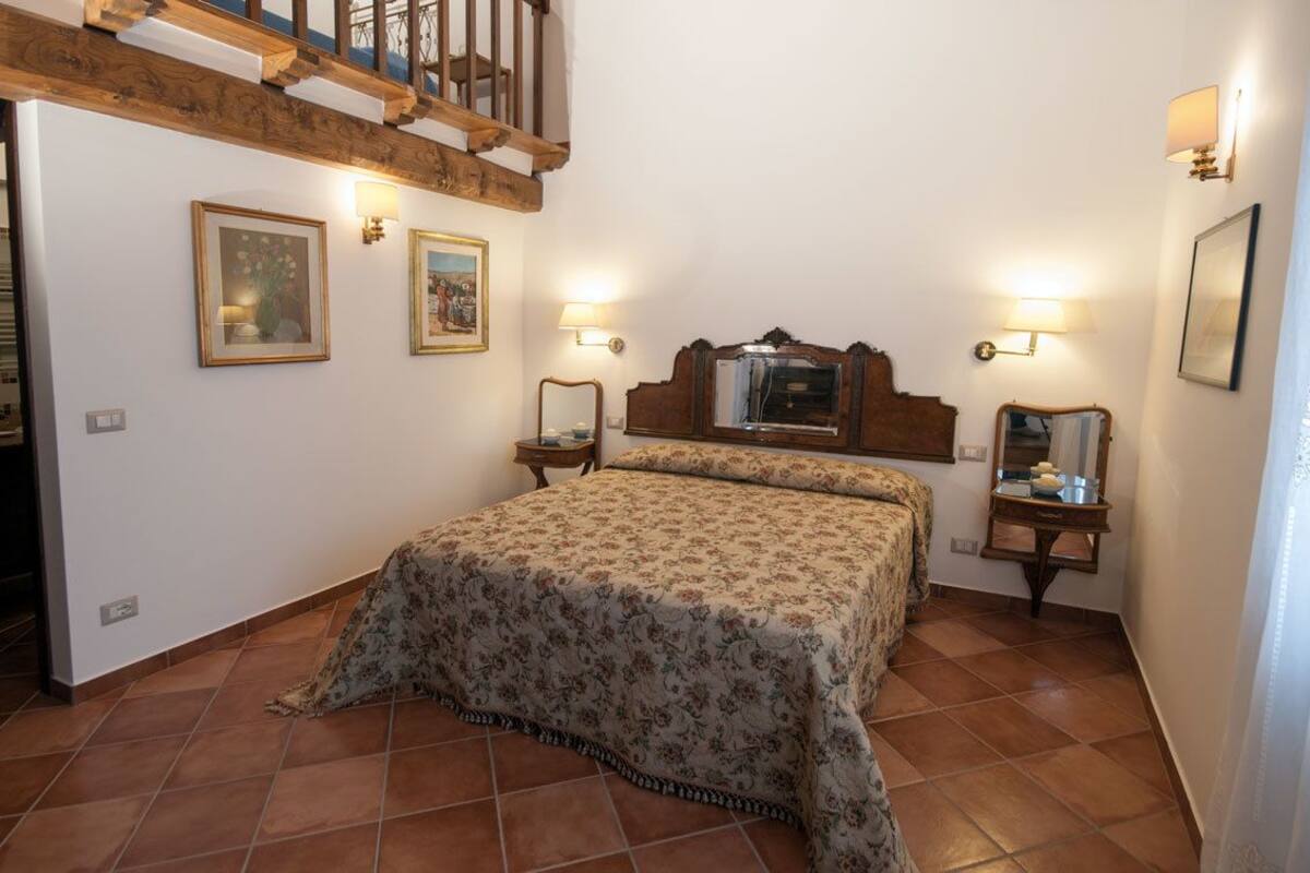 Deluxe Triple Room | Free cots/infant beds, free WiFi, bed sheets