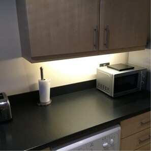 Apartment, 1 Bedroom | Private kitchen | Full-size fridge, cookware/dishes/utensils - Welbeck Place Apartment 2 (Oxford)