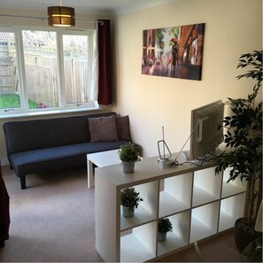 Apartment, 1 Bedroom | Living area | Flat-screen TV - Welbeck Place Apartment 2 (Oxford)