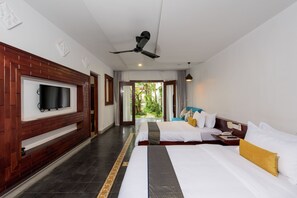 Minibar, escritorio, tabla de planchar con plancha y wifi gratis 