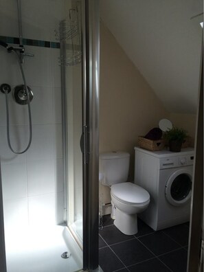 Bathroom - Welbeck Place Apartment 3 (Oxford)