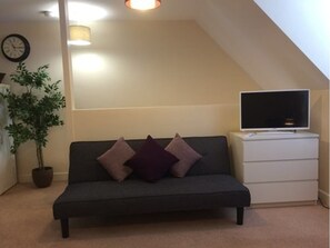 Apartment, 1 Schlafzimmer | Wohnbereich | Flachbildfernseher