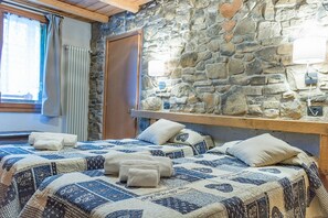 Family Room, Ground Floor | In-room safe, free WiFi - Hotel Piccolo Parco (Limone Piemonte)
