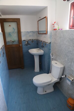 Double Room, 1 Double Bed, Non Smoking | Bathroom - prasad suomi villa (Matara)
