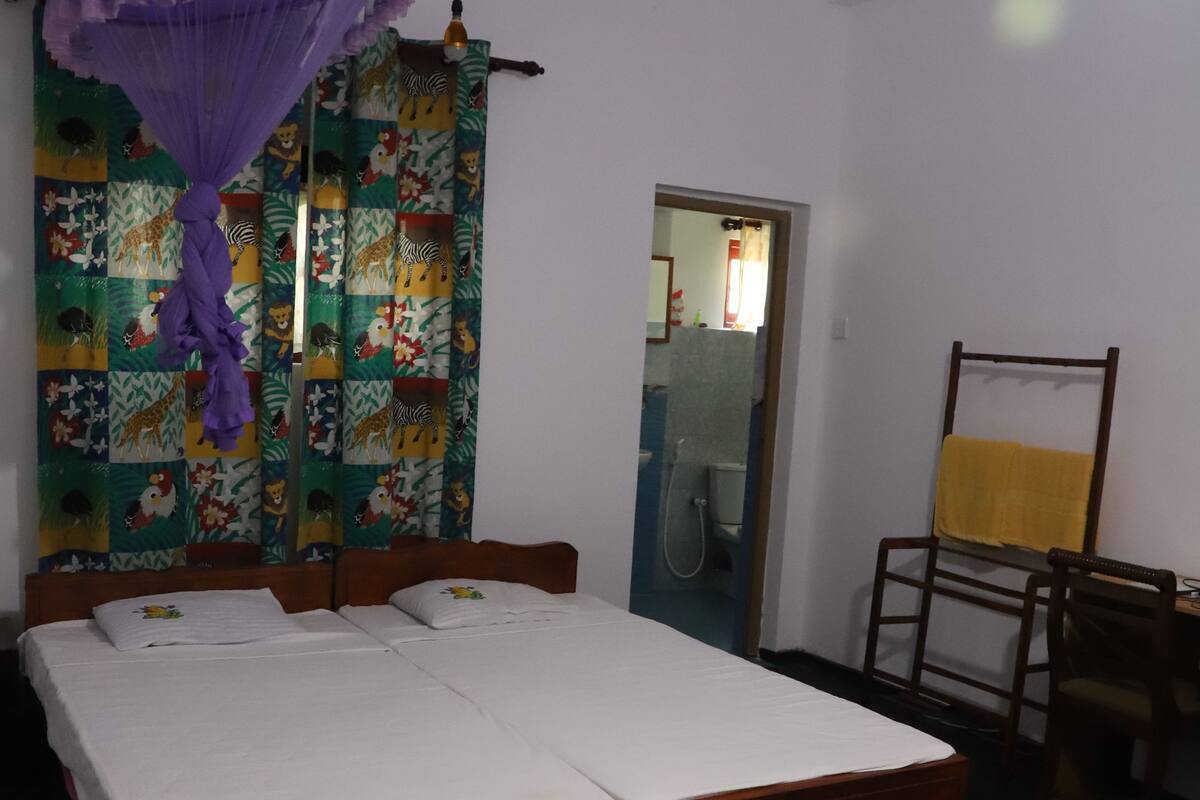 Laptop workspace, WiFi (free), bed sheets