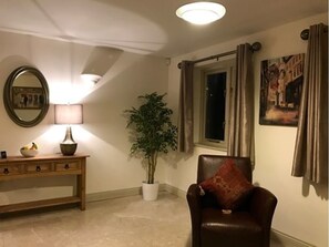 House, 3 Bedrooms | Living room