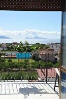 Vierpersoonskamer, balkon | Uitzicht vanaf balkon