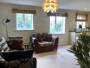 Apartment, 2 Bedrooms | Living room | Flat-screen TV - William Lucy Way (Oxford)