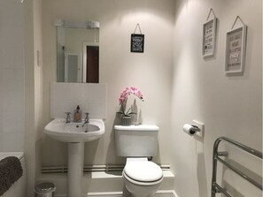 Apartment, 2 Bedrooms | Bathroom