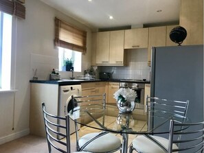 Apartment, 2 Bedrooms | Private kitchen