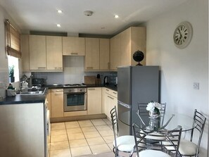 Apartment, 2 Bedrooms | Private kitchen