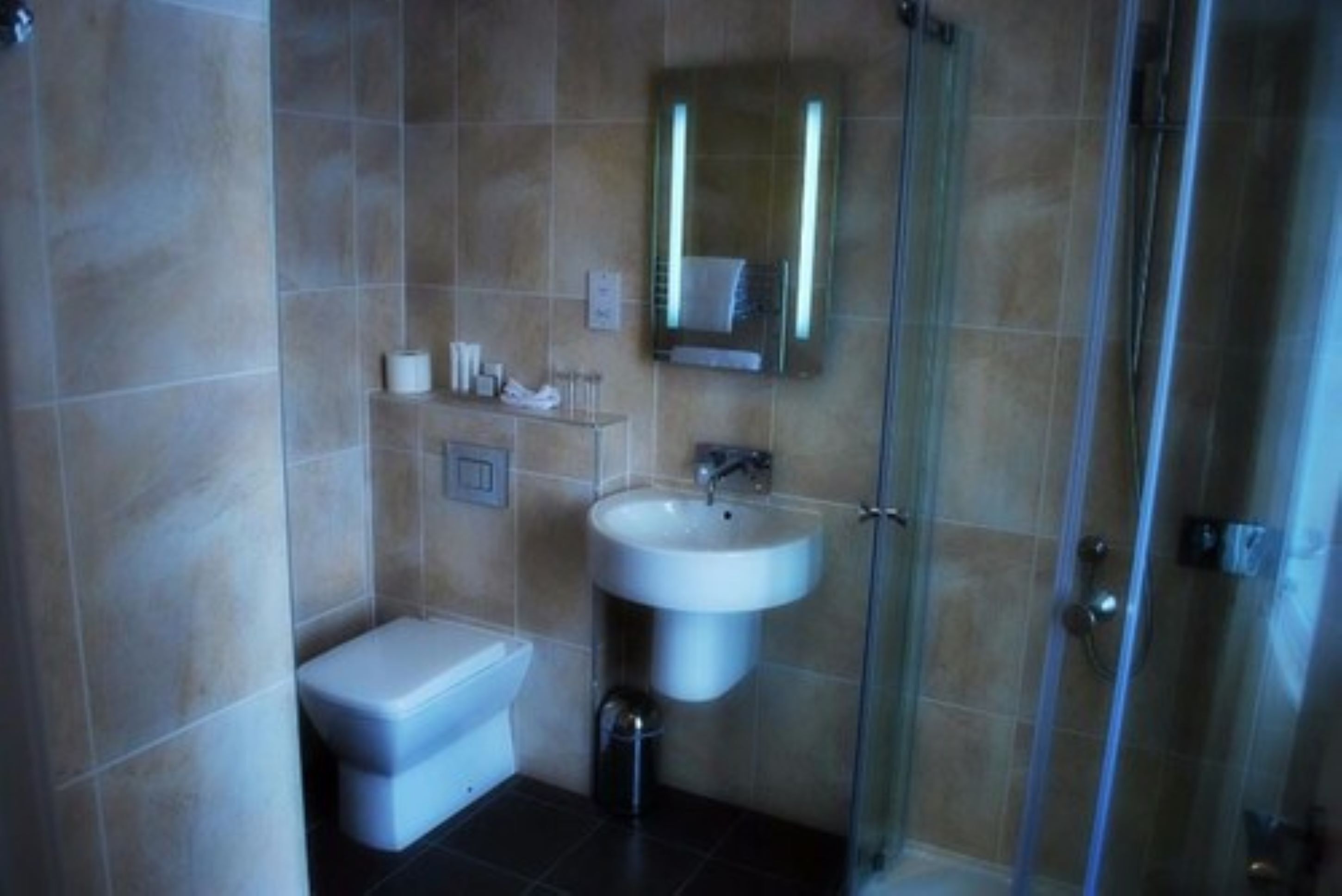 double room | bathroom | shower, free toiletries, hair dryer, slippers