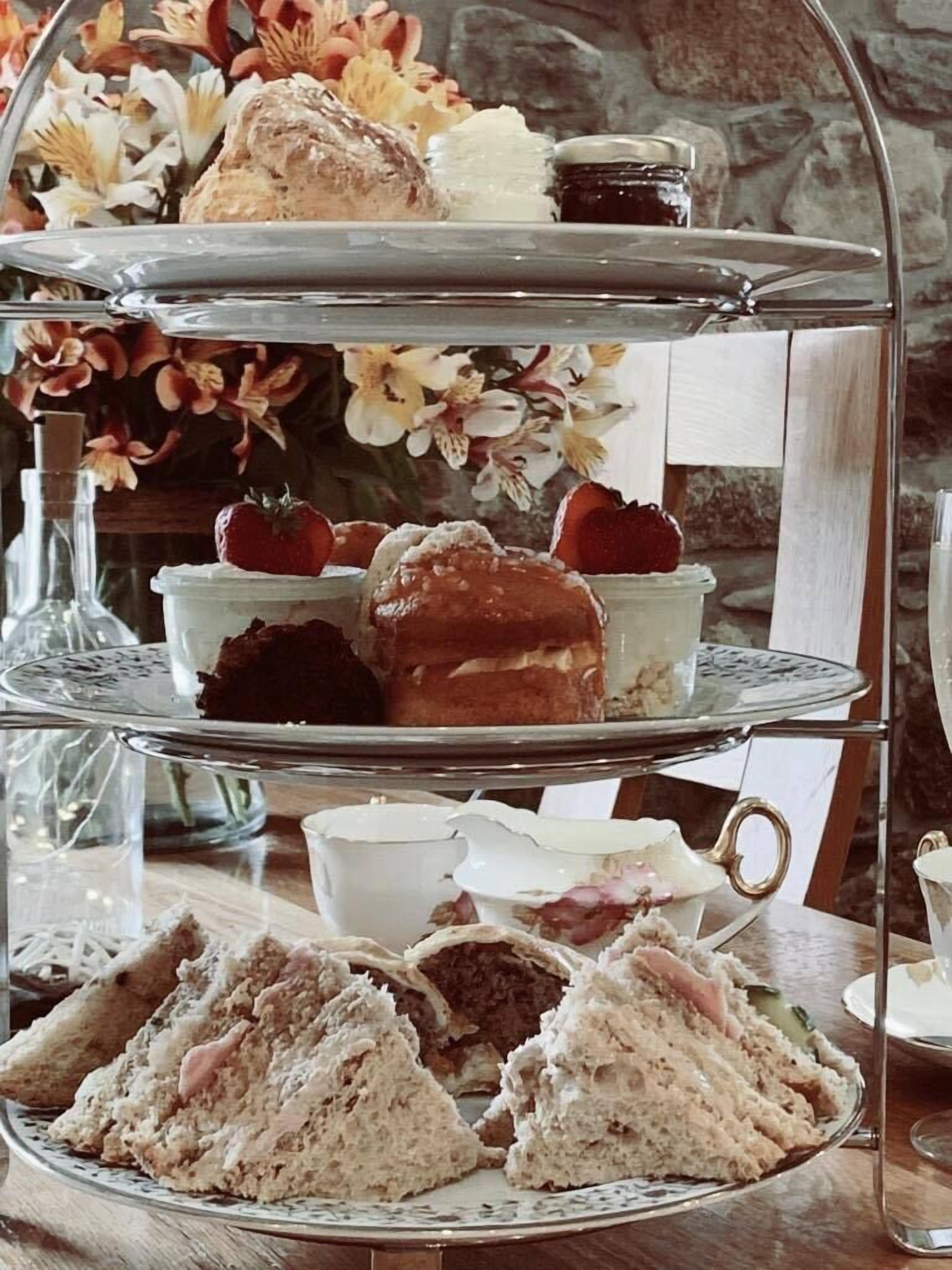 lunch and dinner served