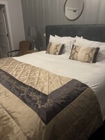 双人房或双床房 | 防过敏的被褥、遮光窗帘、隔音、熨斗/熨衣板