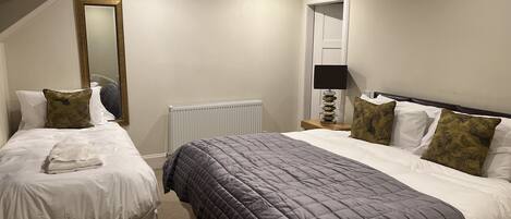 Camera familiare | Biancheria da letto ipoallergenica, tende oscuranti, insonorizzazione