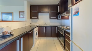 Classic Villa (Executive) | Private kitchen | Microwave, cookware/dishes/utensils - San Lameer Villa Rentals  2827 (Southbroom)