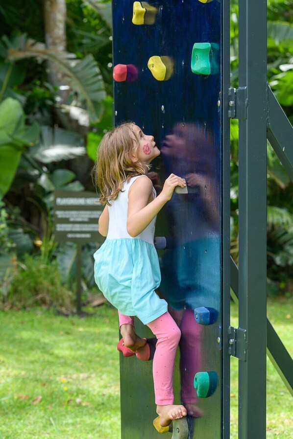 Children’s play area – outdoor