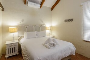 Economy Triple Room | 3 bedrooms, cribs/infant beds, bed sheets - San Lameer Villa Rentals  2914 (Southbroom)