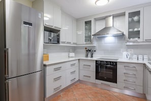 Economy-Dreibettzimmer | Eigene Küche | Kühlschrank, Mikrowelle, Wasserkocher, Toaster