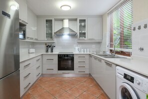 Economy-Dreibettzimmer | Eigene Küche | Kühlschrank, Mikrowelle, Wasserkocher, Toaster