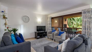 Classic Villa, 3 Bedrooms | Living room | Flat-screen TV