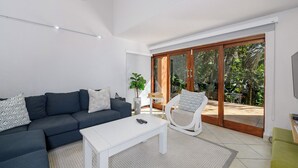 Villa – superior, 3 soverom | Oppholdsområde | TV og bordtennis