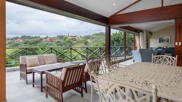 Villa Deluxe, 3 habitaciones | Terraza o patio
