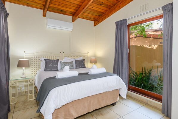 Classic Villa | 4 bedrooms, iron/ironing board, cribs/infant beds, bed sheets - San Lameer Villa Rentals 3005 (Southbroom)