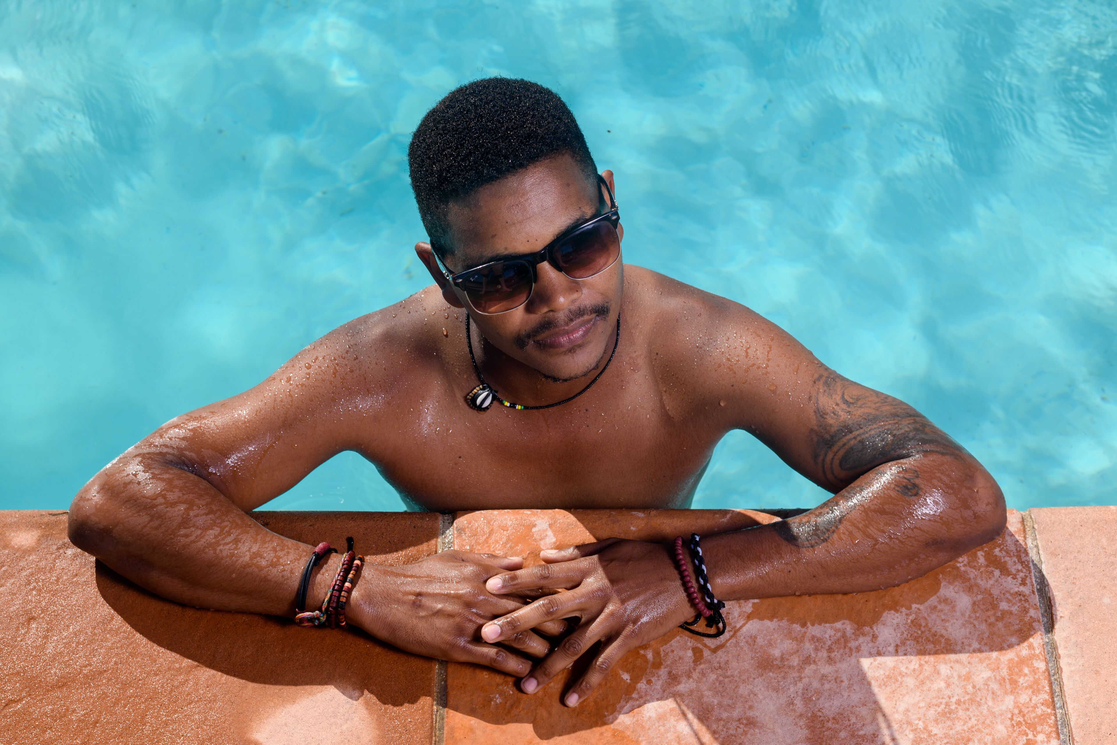 2 outdoor pools, sun loungers