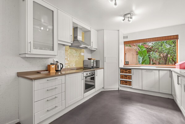 Superior Villa, 4 Bedrooms | Private kitchen | Microwave, electric kettle