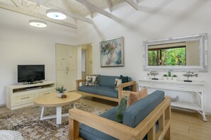 Classic Villa | Living area | TV - San Lameer Villa Rentals 2702 (Southbroom)