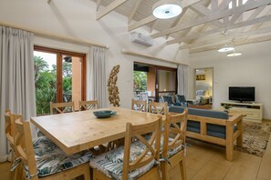 Classic Villa | In-room dining