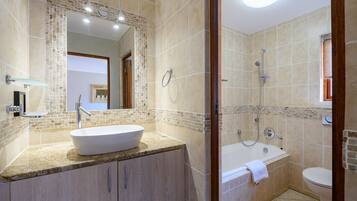 Superior Villa | Bathroom