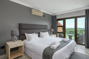 Vila Mewah, 4 kamar tidur | 4 kamar tidur, brankas, dan setrika/meja setrika