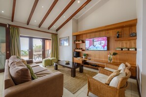 Villa Luxury, 4 camere da letto | Area soggiorno | TV, tavolo da ping pong