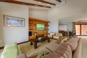 Villa Luxury, 4 camere da letto | Area soggiorno | TV, tavolo da ping pong