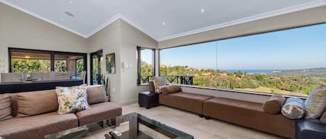 Luxury Villa, 4 Bedrooms