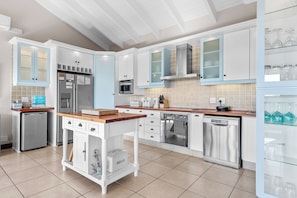 Luxury Villa | Private kitchen | Coffee/tea maker