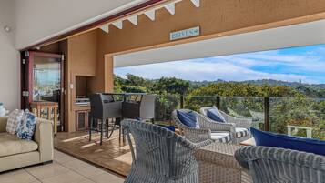 Luxury Villa | Terrace/patio