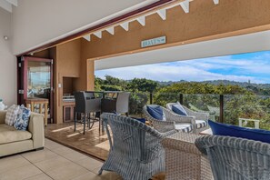 Luxury Villa | Terrace/patio