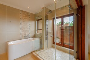 Deluxe Villa, 4 Bedrooms | Bathroom | Combined shower/tub, towels - San Lameer Villa Rentals 14308 (Southbroom)