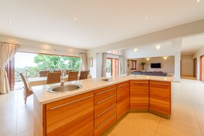 Deluxe Villa, 4 Bedrooms | Private kitchen - San Lameer Villa Rentals 14308 (Southbroom)