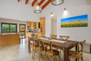 Luxury Villa, 4 Bedrooms | In-room dining
