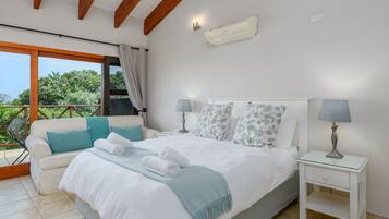 Luxury-Villa, 4 Schlafzimmer | 4 Schlafzimmer, Babybetten, Bettwäsche