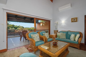 Standard Room, 3 Bedrooms | In-room dining