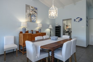 Superior Villa, 4 Bedrooms | In-room dining