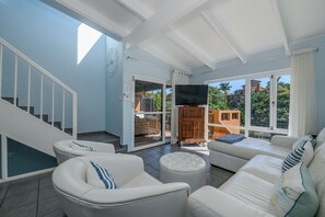 Superior Villa, 4 Bedrooms | Living area