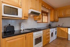 Superior Villa, 3 Bedrooms | Private kitchen