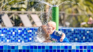 A child playing in a pool with water splashing around. - San Lameer Villa Rentals 1914 (Southbroom)